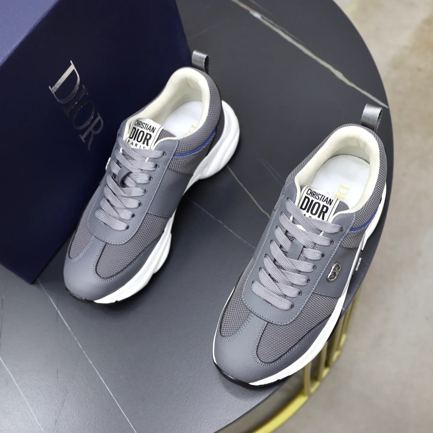 Ex-factory price: 462💰🙅‍♂️🙅‍♂️🙅‍♂️ Brand: Dior DIOR Standard code: 38-44 (45 customized) Grade: Same as the official website Material: Original leather splicing Comfortable and breathable lining Original wear-resistant outsole Style category: Men's fashionable casual shoes Running sneakers Noble luxury brand elements Top luxury Color: actual picture color